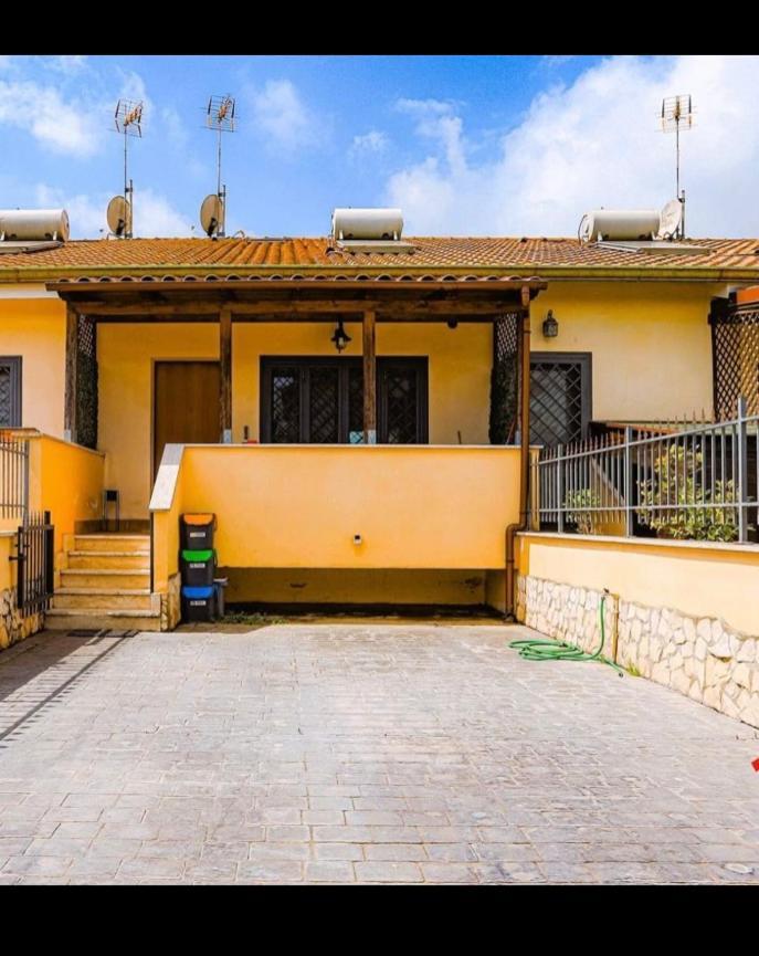 Gioconda S Villa *